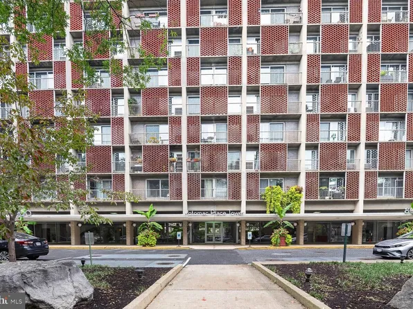 800 4th St SW APT S105, Washington, DC 20024