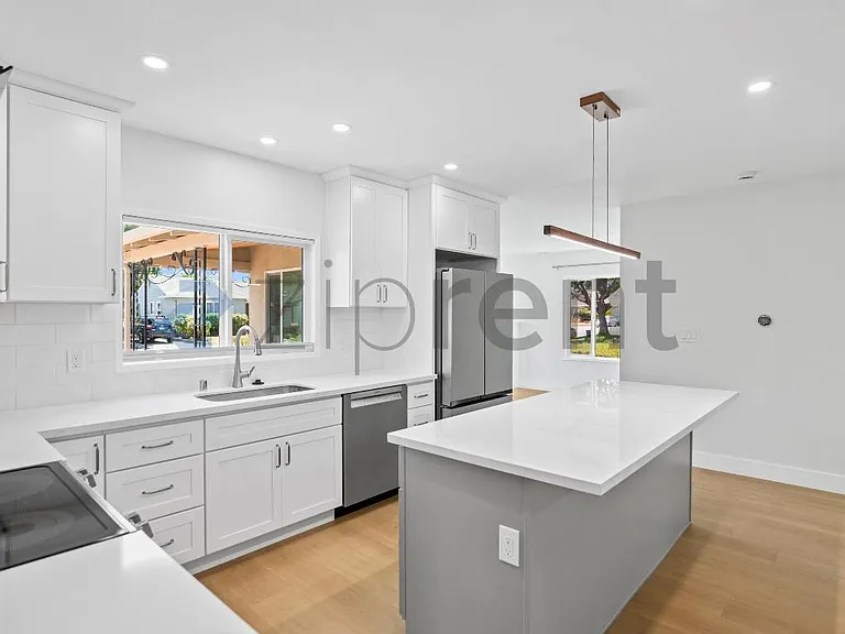 1835 Catherine St — Photo 13