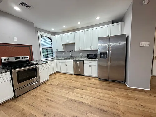 150 Stratford Ave #B Photo 1 150 Stratford Ave #B Photo 1