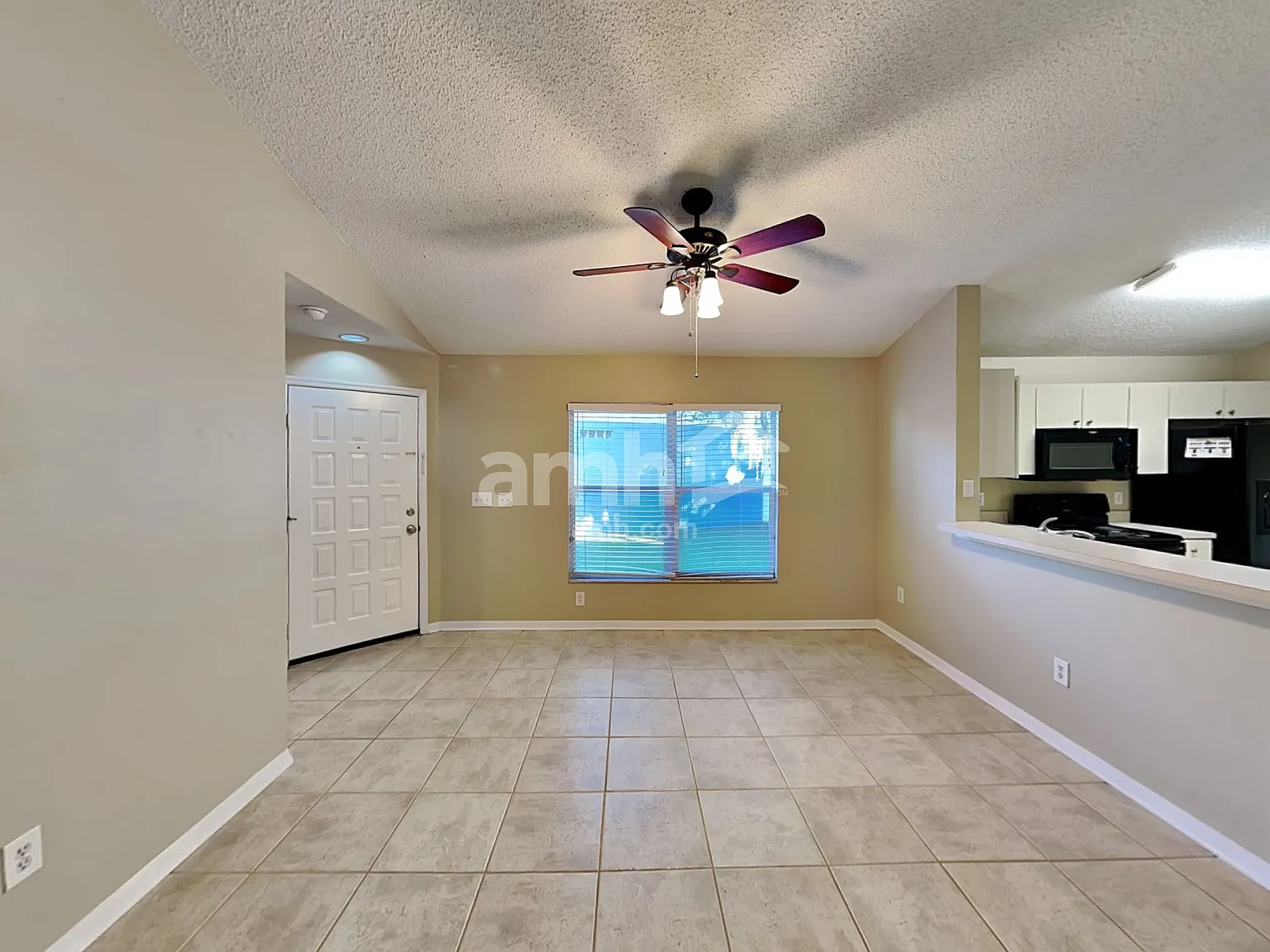 4 bed, 2.0 bath, 1314 sqft, $2,070 — Photo 4