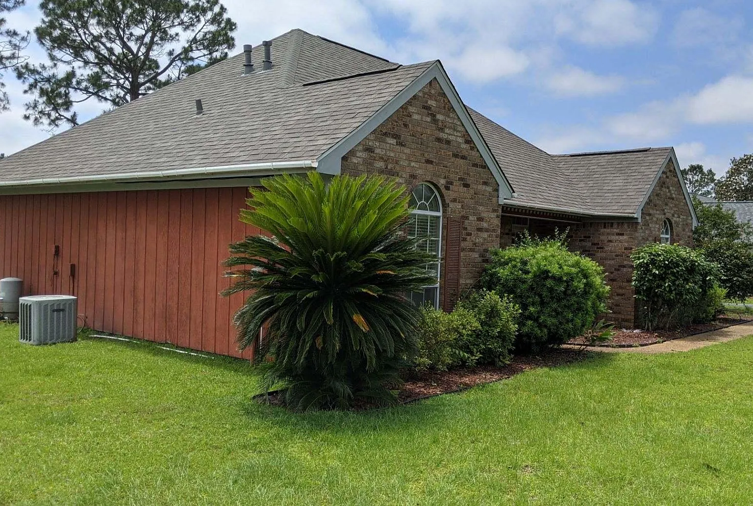 9055 Lakeview Dr — Photo 2