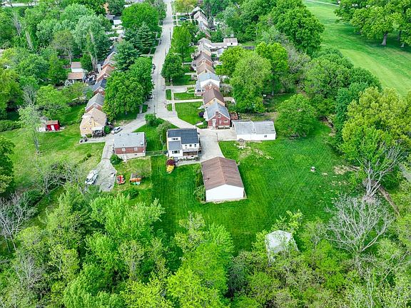 3rd image of 8100 Hollybrook Ct