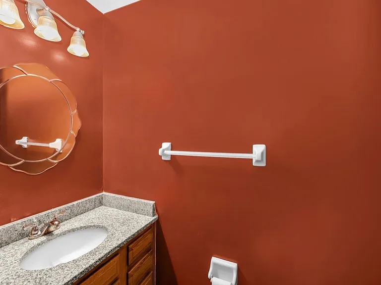 4335 Shandon Dr — Photo 19