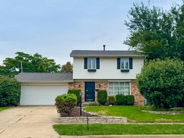 606 Devonshire Rd, Washington, IL 61571