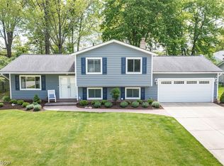 26281 Hickory Ln, Olmsted Falls, OH 44138