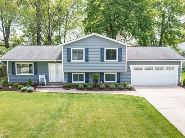 26281 Hickory Ln, Olmsted Falls, OH 44138