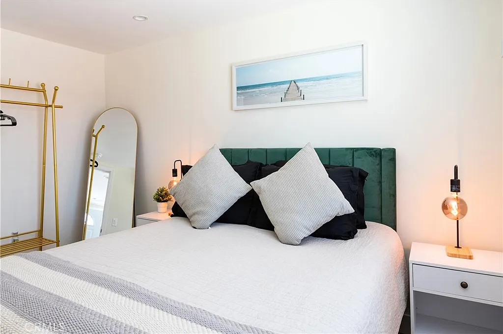 1 bed, 420 sqft, $2,300 — Photo 4