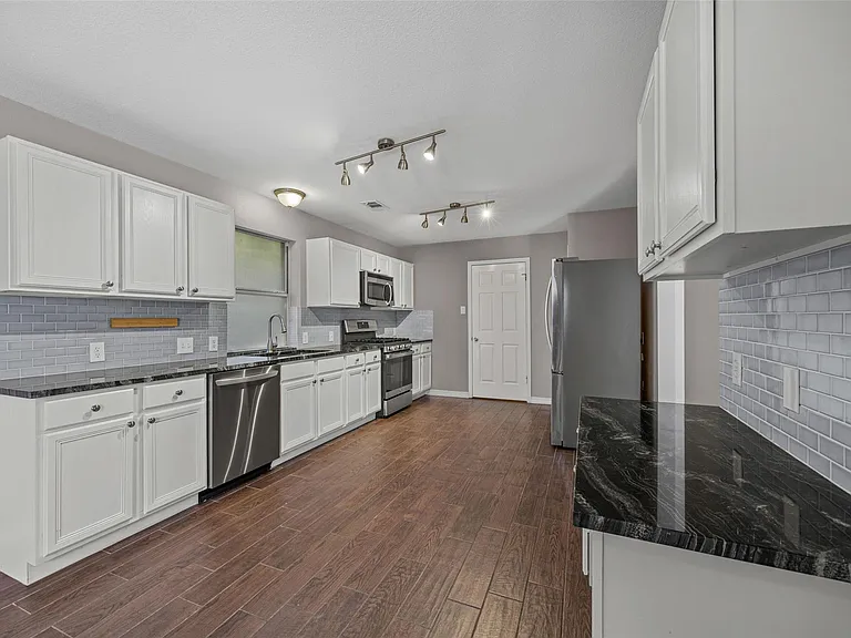 11304 Avering Ln — Photo 8