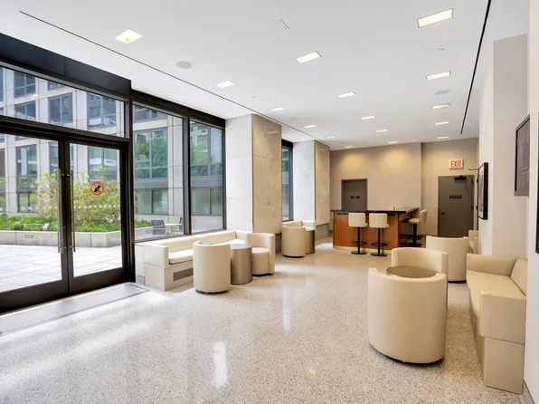 60 Riverside Boulevard image 12 of 20