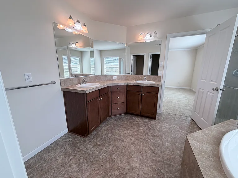 3116 Dunhill Ln — Photo 10
