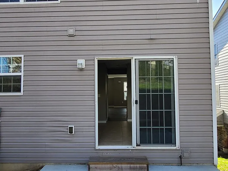 230 Crown Ct — Photo 15