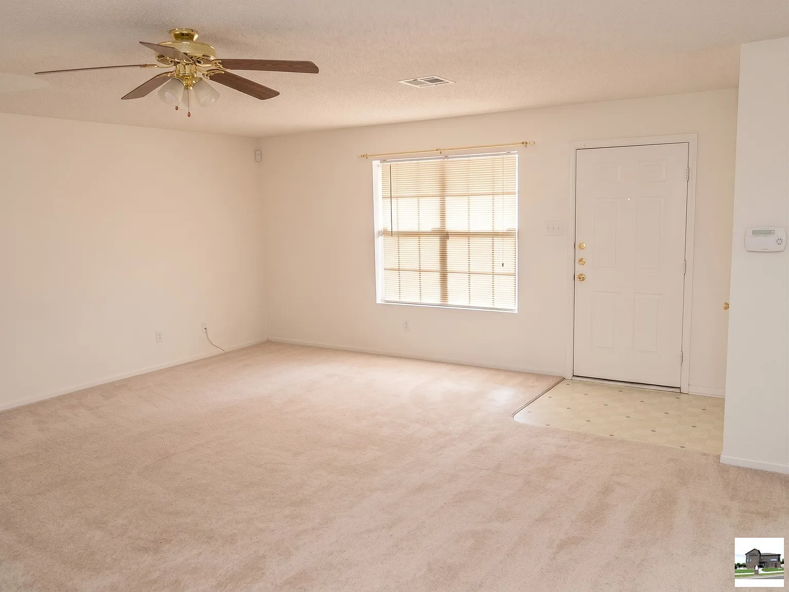 4 bed, 2.0 bath, 1581 sqft, $1,200 — Photo 2