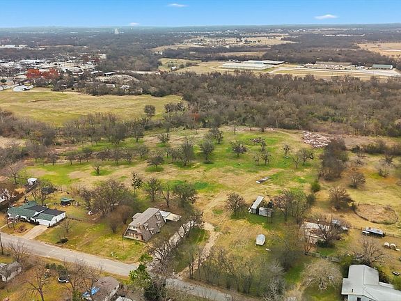 3rd image of 1401 S Walnut St