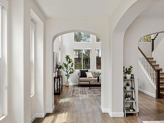 2nd image of 1032 Tesoro Ave