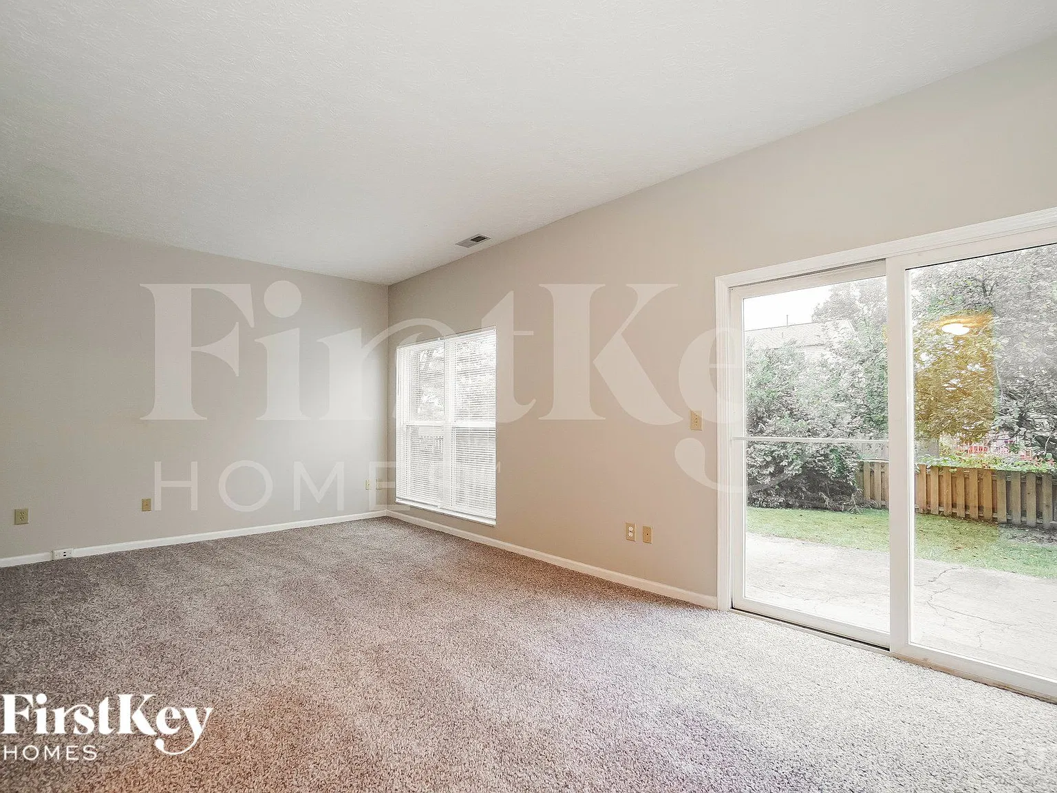 3 bed, 1.5 bath, 1956 sqft, $2,460 — Photo 3