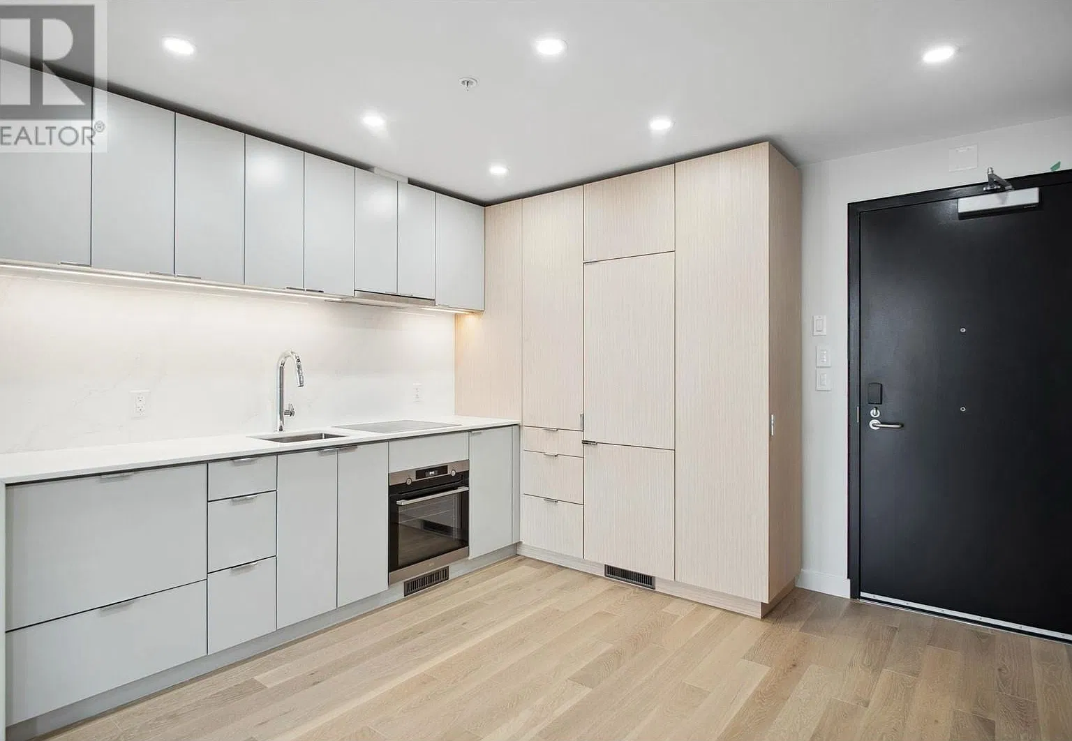 1 bed, 460 sqft, $1,900 — Photo 1