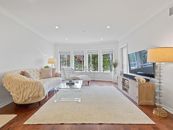 2nd image of 1000 Granville Ave APT 304