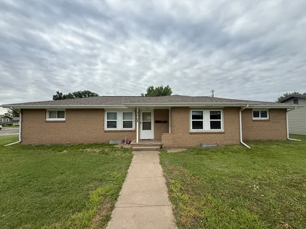 300 W 33rd St #B, Hays, KS 67601