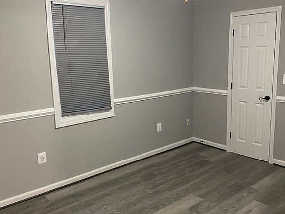 4th image of 15 Village Rd #10