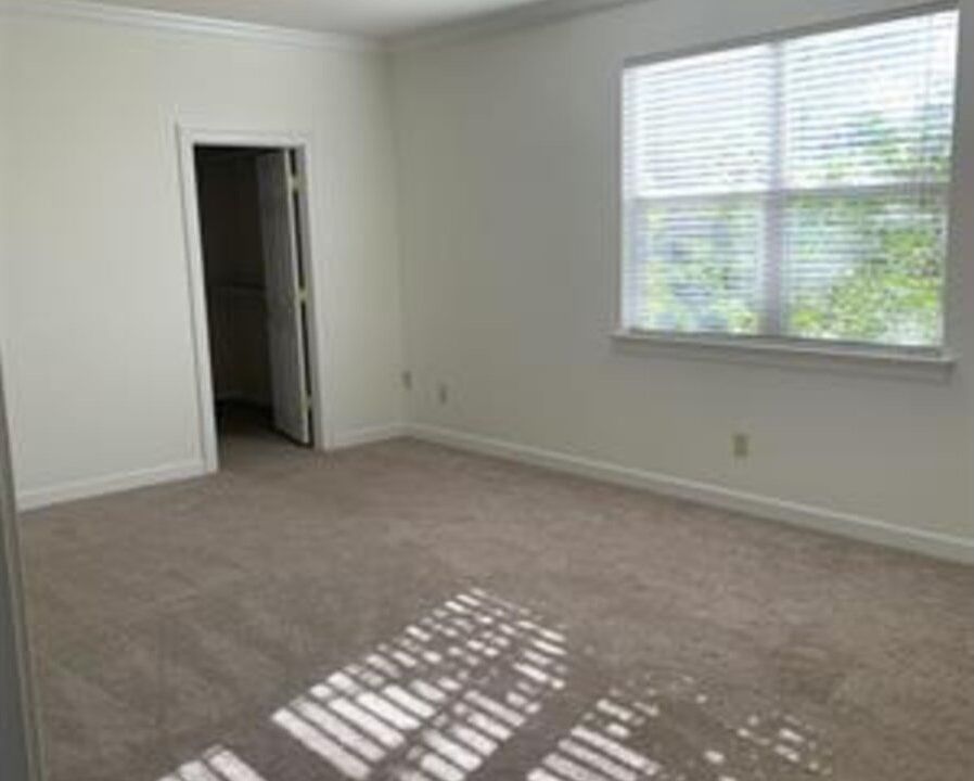 1st image of 6148 The Oaks Ln #B