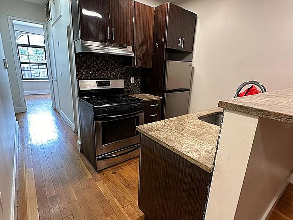 3rd image of 299 Throop Ave #B