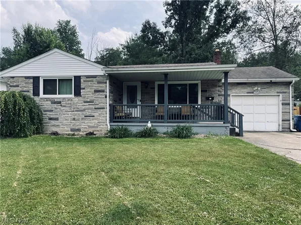 4285 Woodleigh Ln, Youngstown, OH 44511