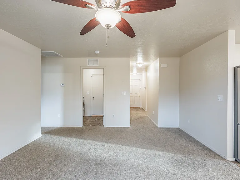 143 E Rose Lake Dr — Photo 10