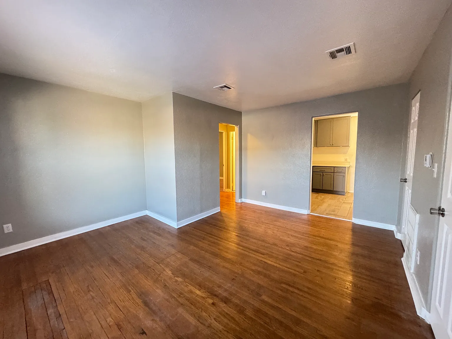 2 bed, 725 sqft, $845 — Photo 2