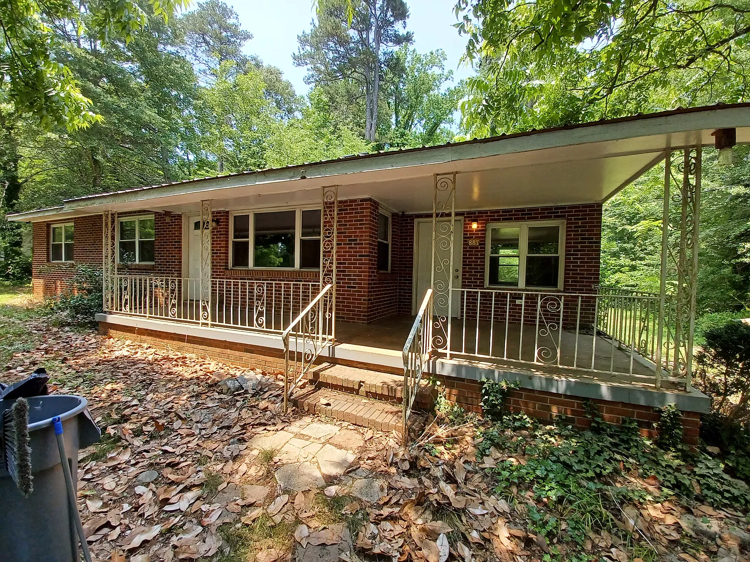 3 bed, 1.5 bath, 1600 sqft, $1,500 — Photo 1