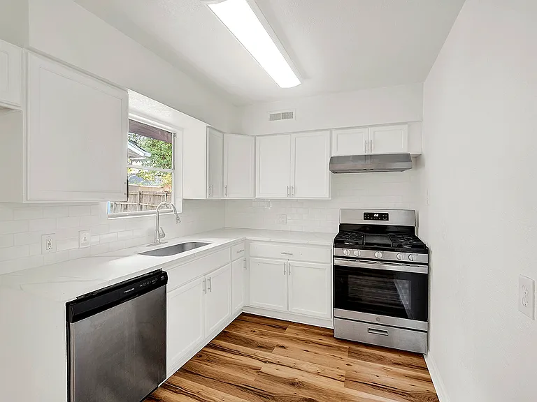 343 Blaze Ave — Photo 8