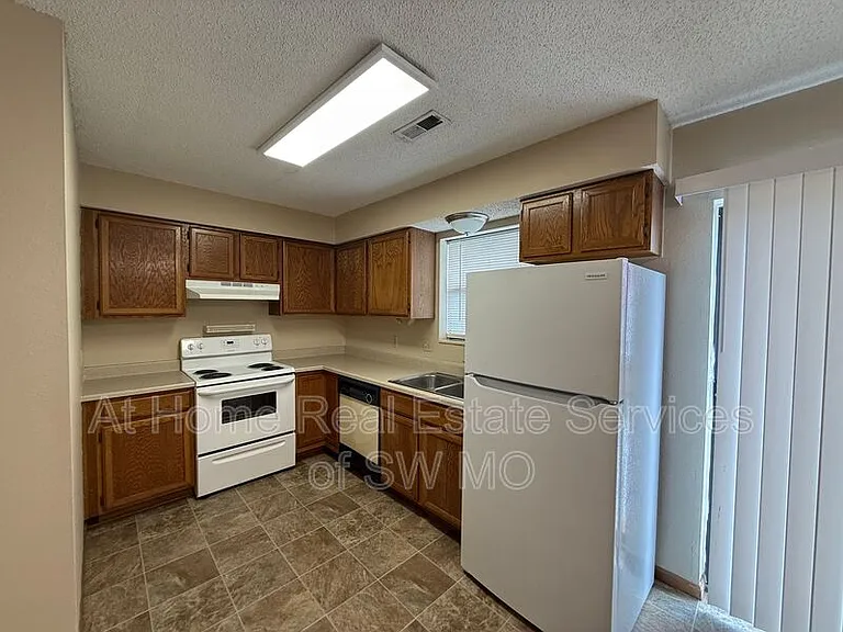 3374B S Moreland Ct — Photo 3