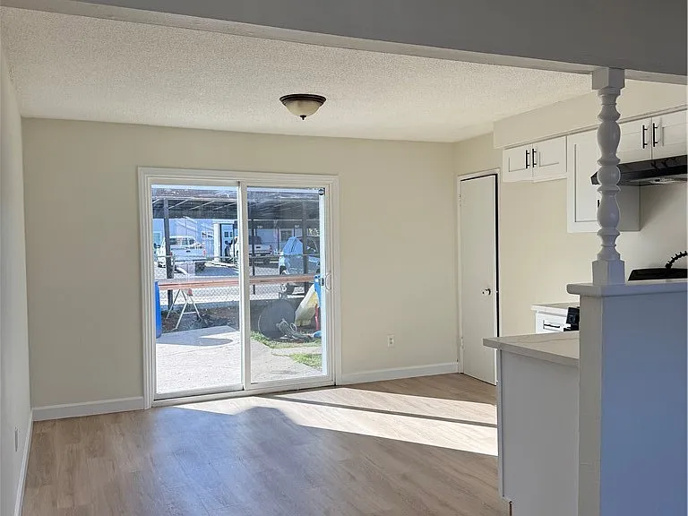 558 S Benjamin St — Photo 9