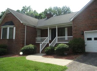 945 Starkhill Dr, Kernersville, NC 27284