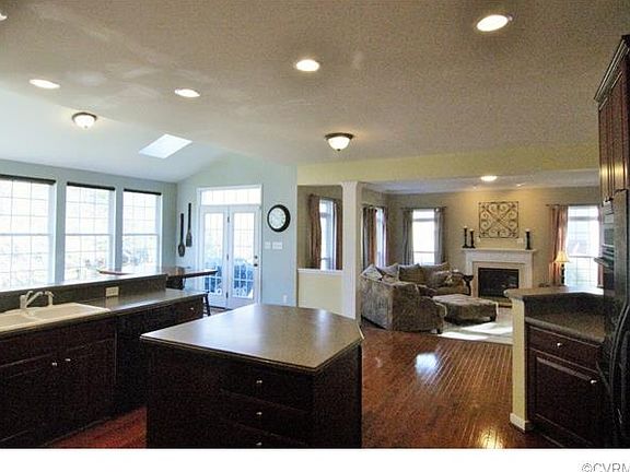 3rd image of 7805 Point Hollow Dr