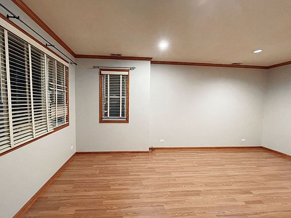 2nd image of 5827 W Ainslie St #2