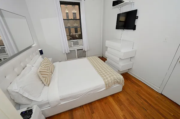 Rented by Corcoran | media 52