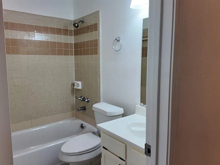 1802 Bobcat Ln — Photo 12