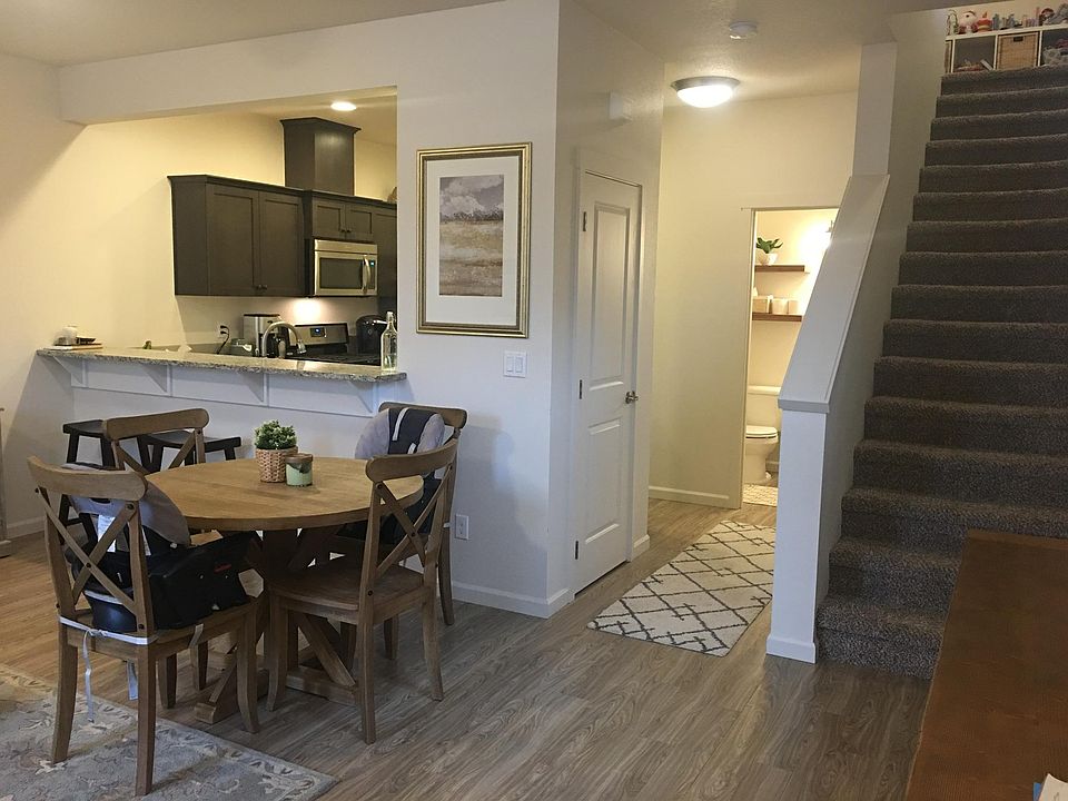 Kitchen table with bar 