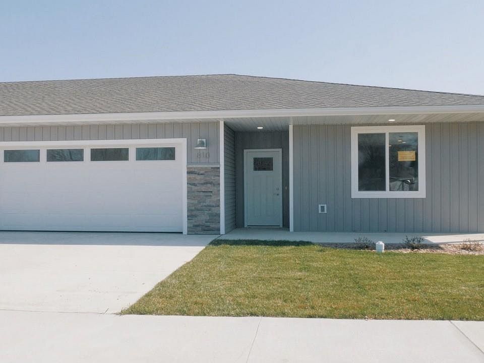 1st image of 810 Parkside Ln