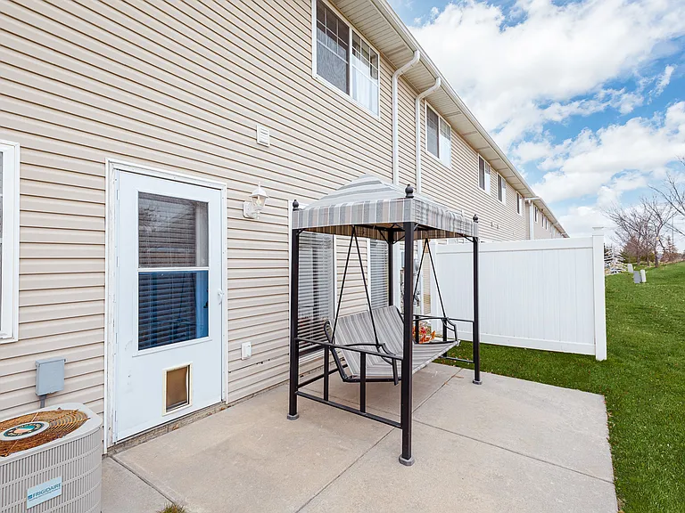 8815 Venice Ln — Photo 45