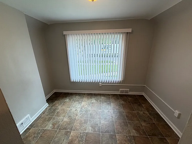 1160 Edna St SE — Photo 11