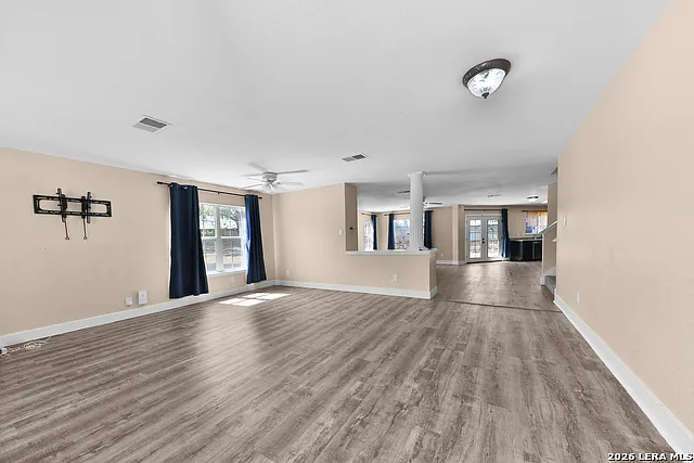 4 bed, 2.5 bath, 2809 sqft, $2,200 — Photo 4