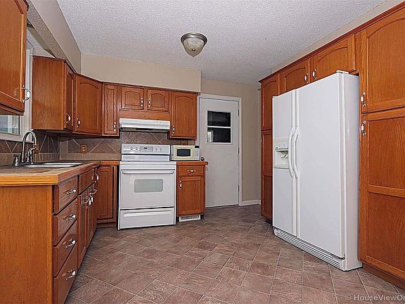 3rd image of 117 Centennial Dr