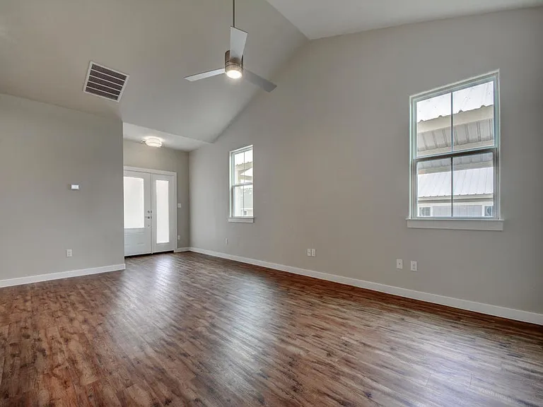 240 Rose Dr — Photo 7