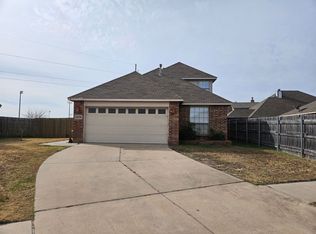 1424 SW 25th St, Moore, OK 73170