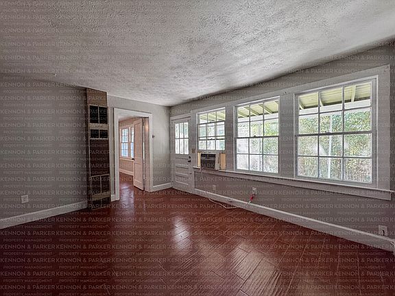 Living Room 13'11x12'9