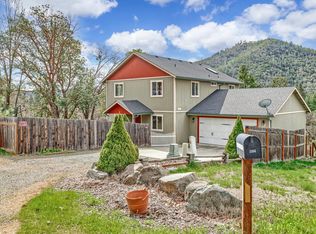 1182 N 5th Ave, Gold Hill, OR 97525