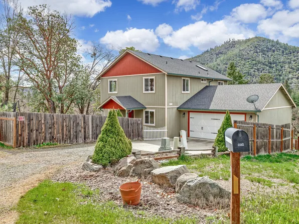 1182 N 5th Ave, Gold Hill, OR 97525