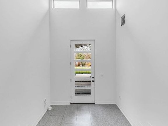 5th image of 2508B Barclay Dr