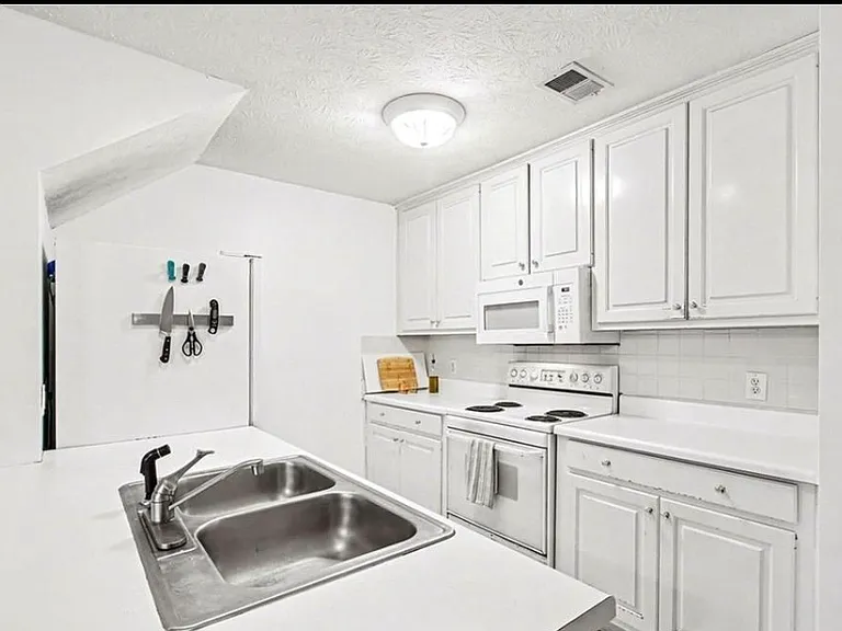 2834 Florence Dr — Photo 10